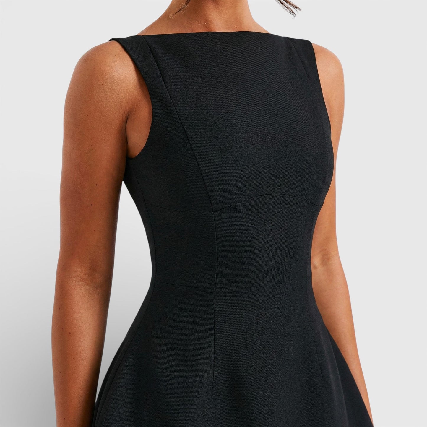 Lucía | Vestido mini línea A | Elegancia minimalista